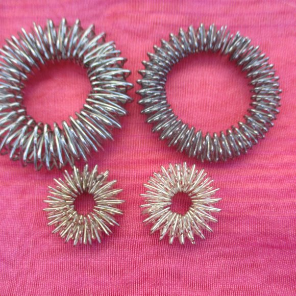 Acupressure ring for reflex point , hand and finger - Picture 2 of 8